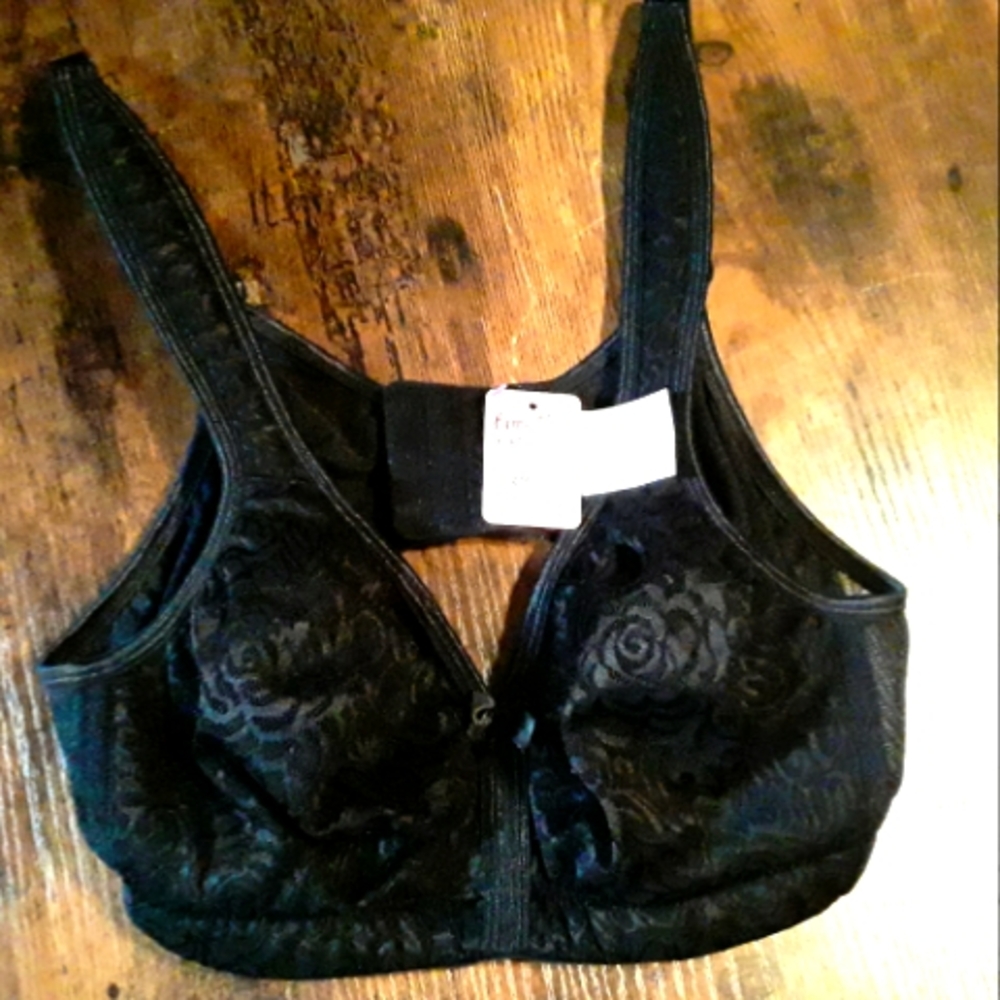 NWOT 34B beautiful black breezies lace bra